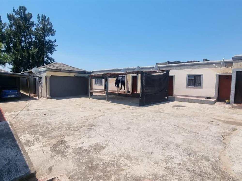 Courtyard view of the rental property, with numbered room doors.